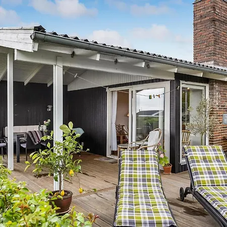 Holiday home 4 Bedroom Beautiful In
