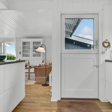 4 Bedroom Beautiful In Vakantiehuis