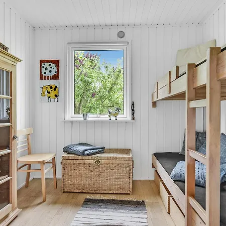 Holiday home 4 Bedroom Beautiful In Faaborg