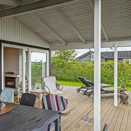 4 Bedroom Beautiful In Holiday home